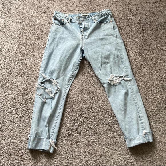Levi wedgie light washed distressed jeans - Picture 1 of 3